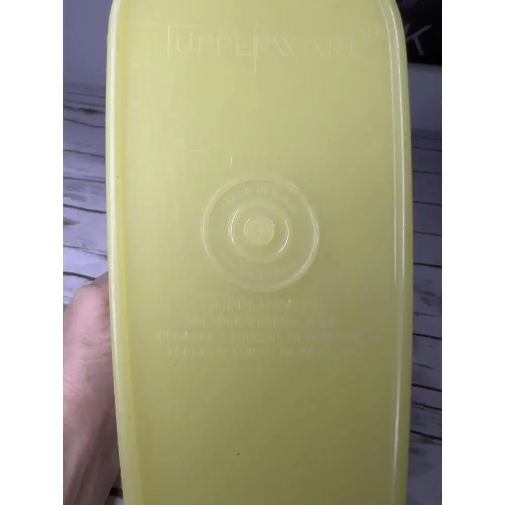 Tupperware VTG‎ 2qt Yellow Juice Pitcher with Green Lid